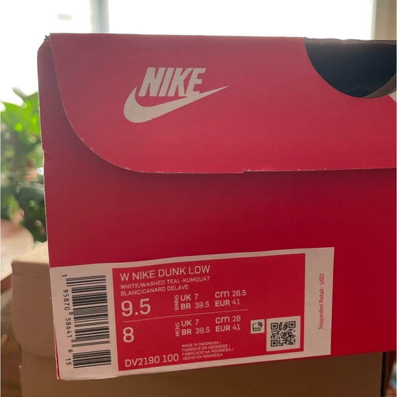 Nike Dunk Low - Picture 2 of 4